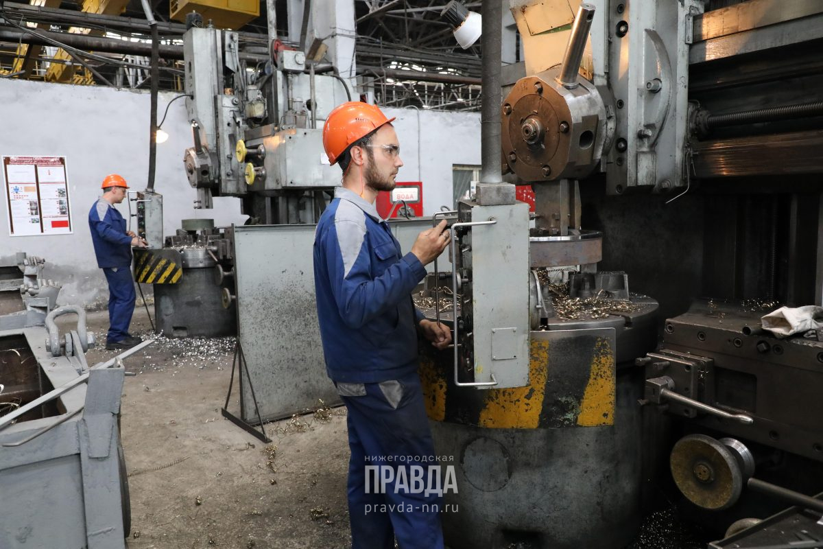 900 рабочий. бурение нефтяной скважины татнефть. 900 рабочий. яркие машины. костал.