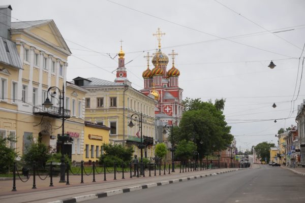 Дворянские усадьбы, арки и стрит-арт: гуляем по исторической улице Рождественской