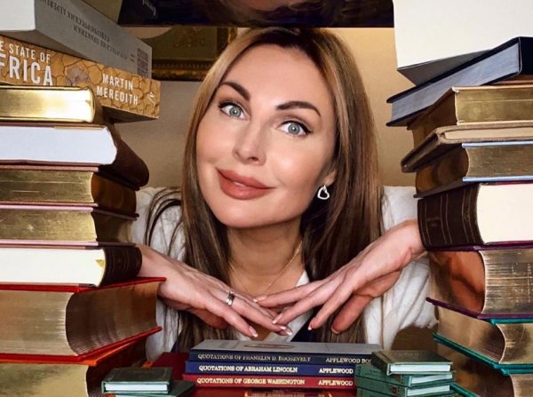 «Могу часами залипать в удивительные истории»: Наталья Бочкарева назвала любимые книги