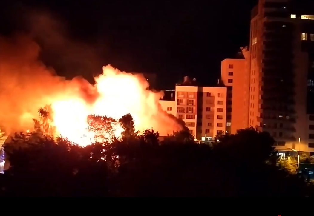 Пожар на алексеевской нижний новгород сегодня. Пожар в Нижнем Новгороде сейчас. Пожары в Нижнем Новгороде в центре 2019. 13.04.2020г. Пожар в Нижегородской. 13.04.2020г. Пожар в Нижегородской д.Березовка.