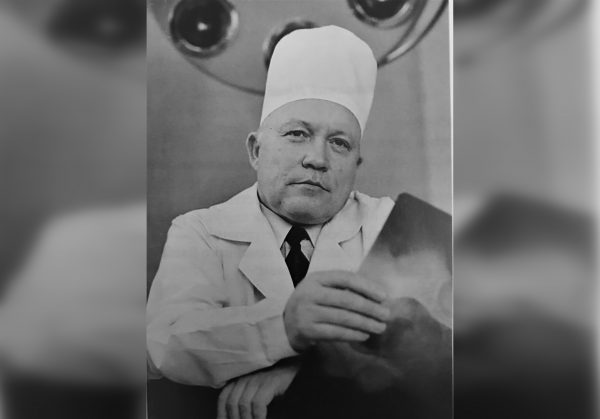 «Творец здоровья»: коллеги и пациенты вспоминают знаменитого нижегородского врача Юрия Ежова