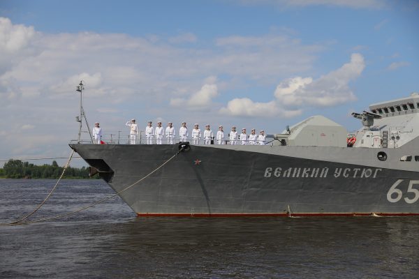 В Нижний Новгород приплыл ракетный корабль «Великий Устюг»: смотрим самые яркие&nbsp;кадры
