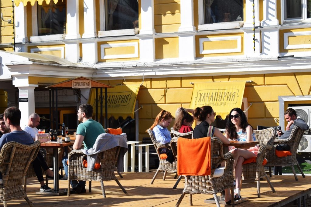 Нижегородские кафе возобновили свою работу: как рестораторы приспосабливаются к новым условиям