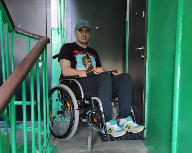 Инвалид в коляске фото