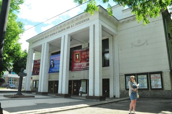 Сотрудники Нижегородского оперного театра просят заменить директора