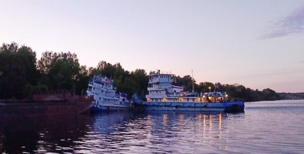 Компания-собственник буксира, столкнувшегося с дамбой на Горьковском водохранилище, заплатит штраф за разлив нефтепродуктов