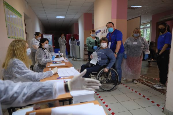 Нижегородским инвалидам-колясочникам помогают добраться до избирательных участков при помощи спецтранспорта