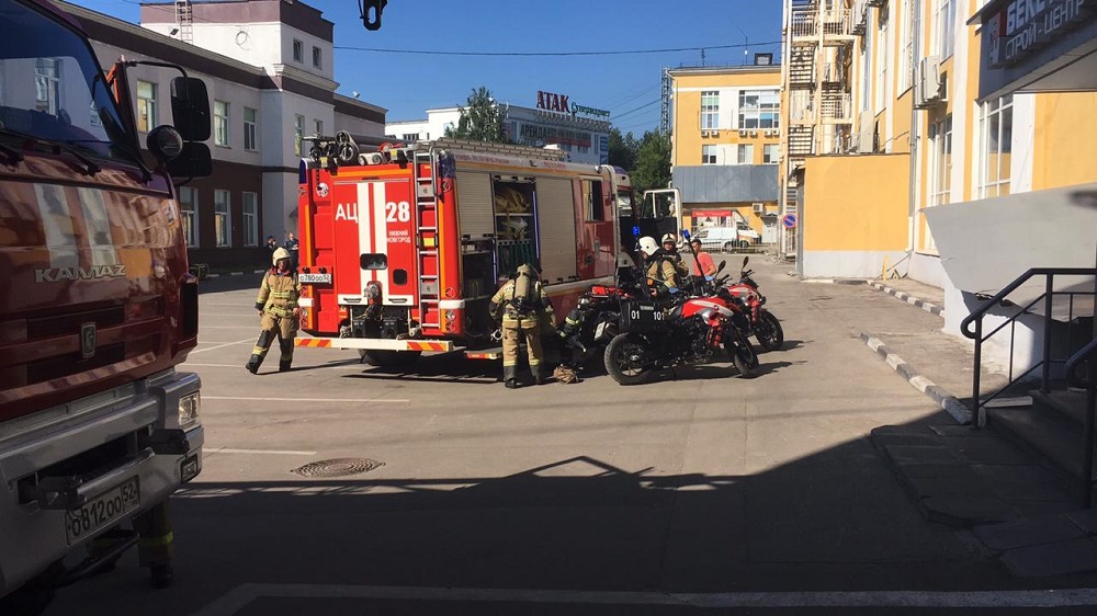 Спасатели МЧС потушили условный пожар в торговом центре в Нижнем Новгороде