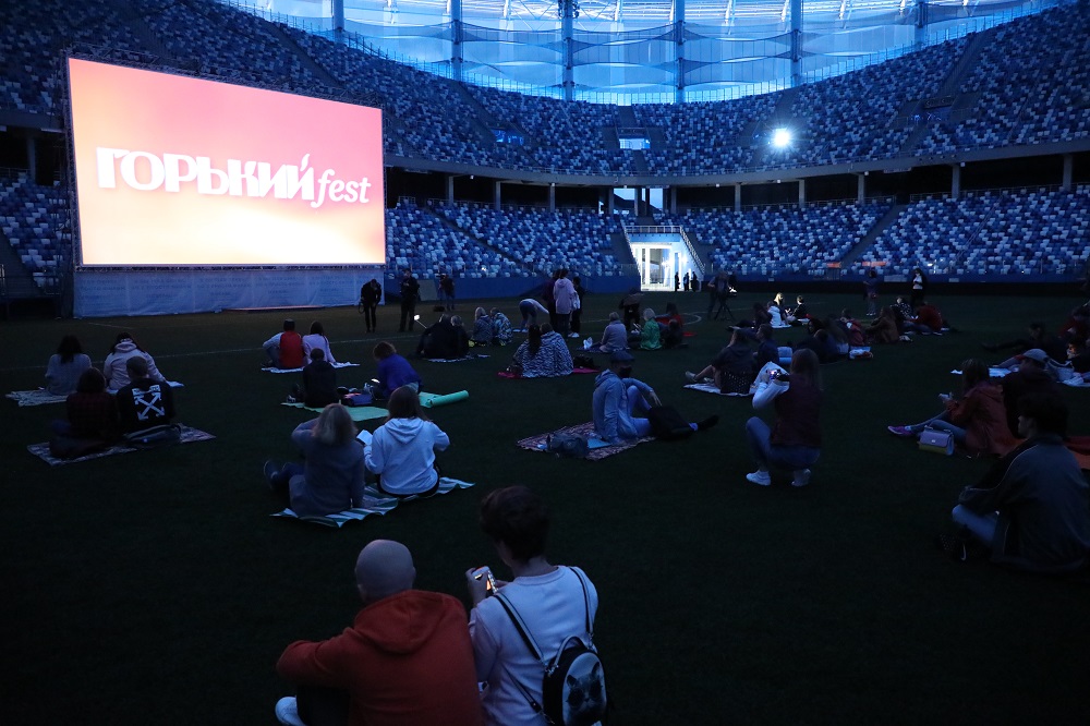 «Горький fest» открыл летний кинотеатр на стадионе «Нижний Новгород»: смотрим, как прошел первый показ