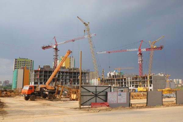 Главного энергетика нижегородской компании увезли на скорой со стройплощадки