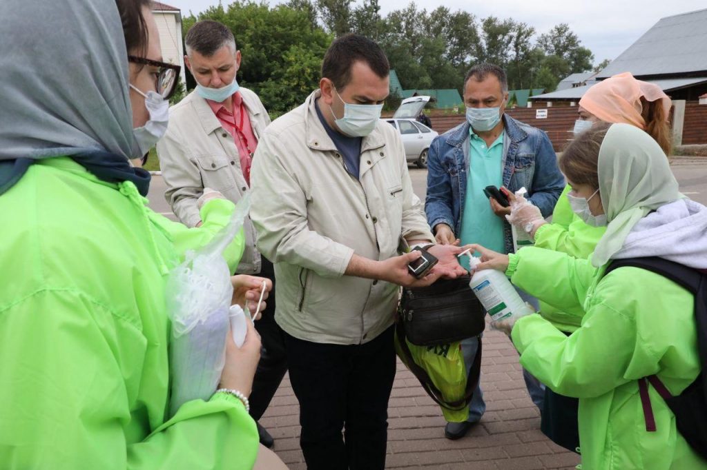 В организации богослужений оказывали помощь волонтеры Нижегородской епархии