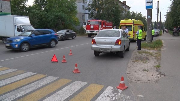 Машина сбила девушку на пешеходном переходе в Дзержинске