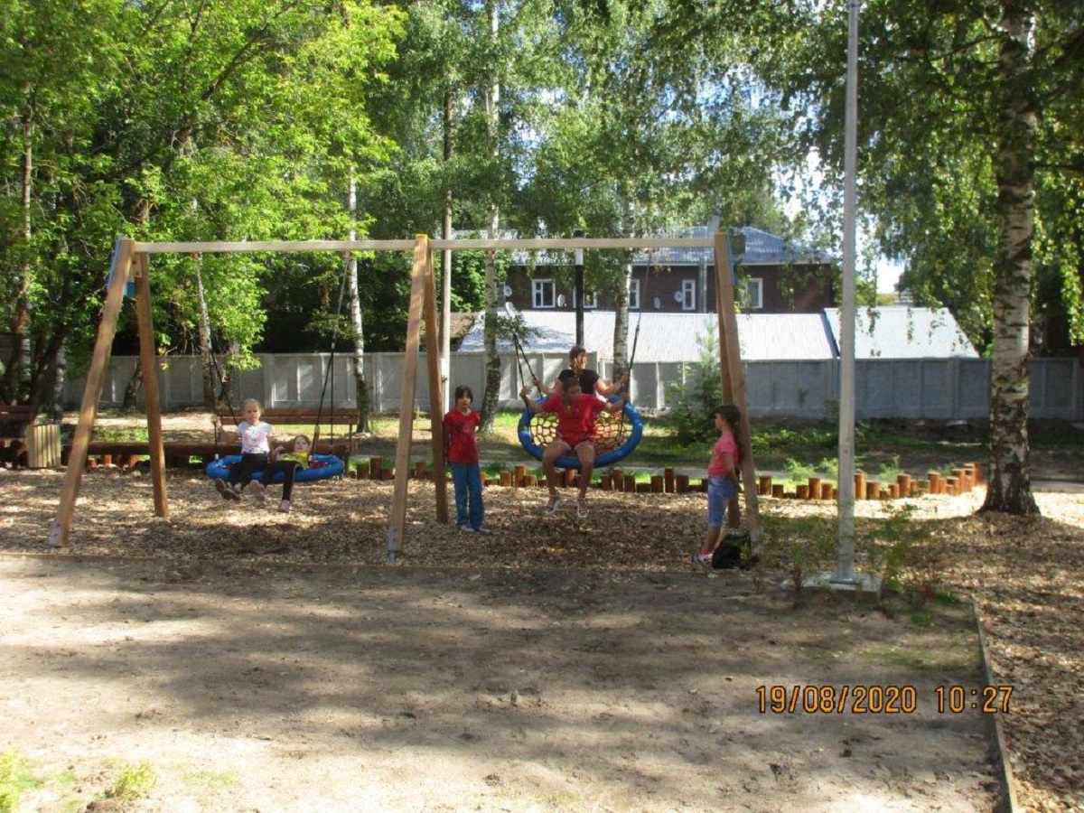 Детская площадка, батуты и качели появились в городском парке в Кулебаках в  Нижегородской области 26 августа 2020 года | Нижегородская правда