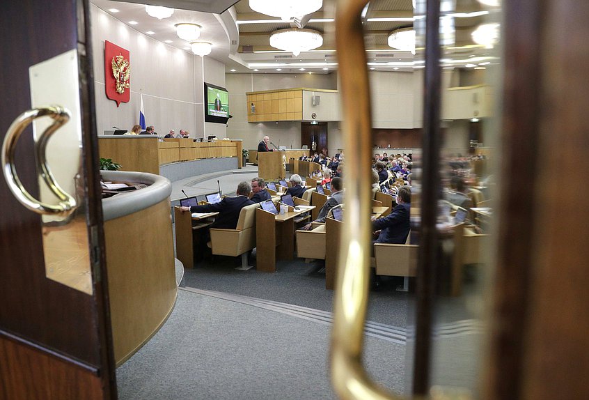 Принято 312 законов: фракции Госдумы подвели итоги весенней сессии