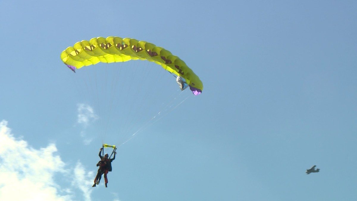 Нижегородские колясочники совершили прыжки с парашютом