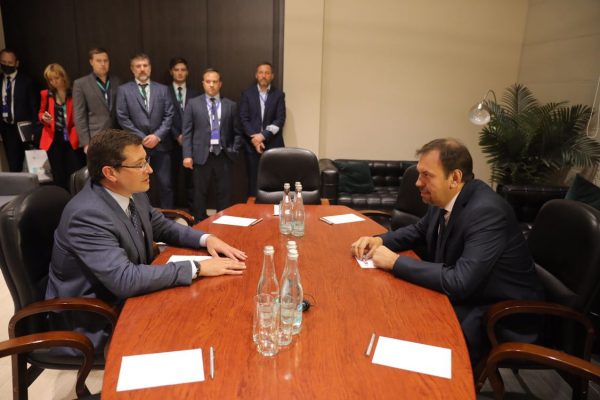 Глеб Никитин провел рабочую встречу с руководителем Аналитического центра при Правительстве РФ Константином Калининым