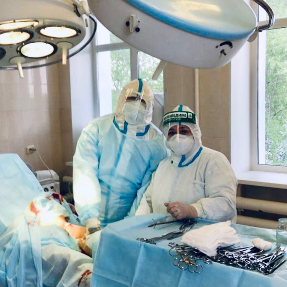 «Дышали через трубочки и держали друг друга за руку»: нижегородские врачи спасли тяжелобольных пациентов с коронавирусом