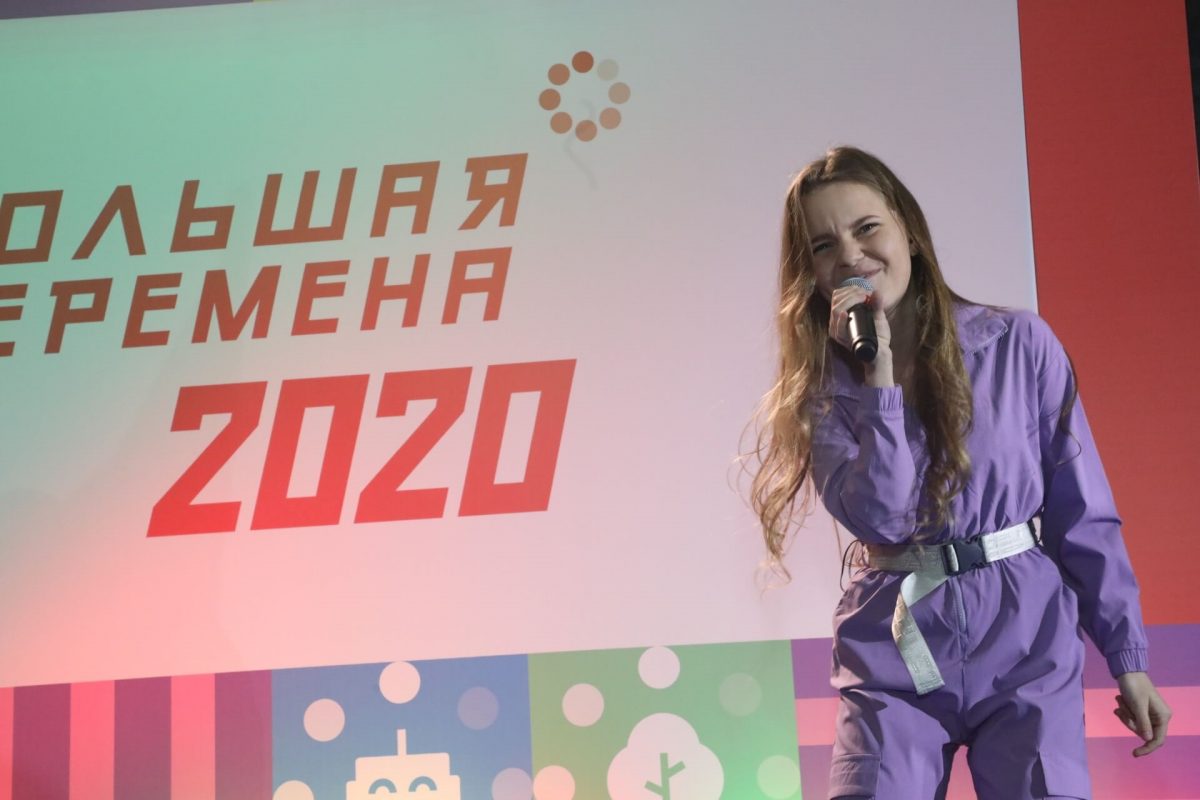 Вместе с Алисой Кожихиной, победительницей проекта «Голос», подростки пели гимн «Большой перемены»