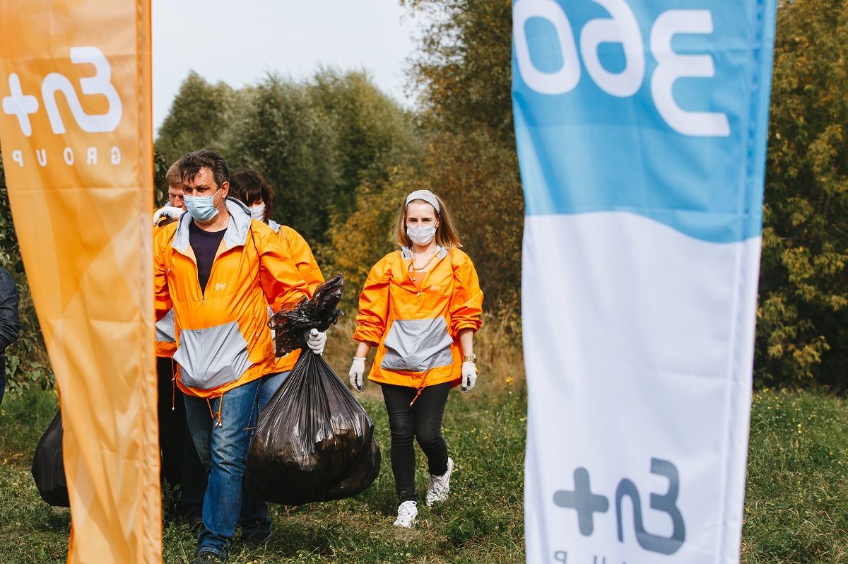 Волонтёры экопроекта En+ Group «360» собрали с берегов Пермяковского озера на Автозаводе более 40 кубометров мусора