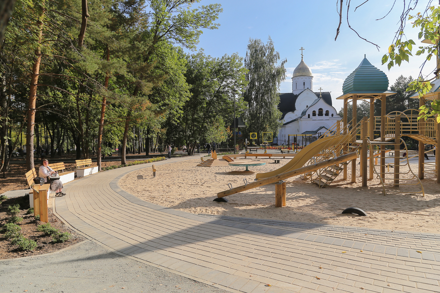 Бекетов парк нижний новгород. Сквер звезда Нижний Новгород. Парк на Бекетова Нижний Новгород. Сквер на Бекетова звезда. Детская площадка на Бекетова Нижний Новгород.