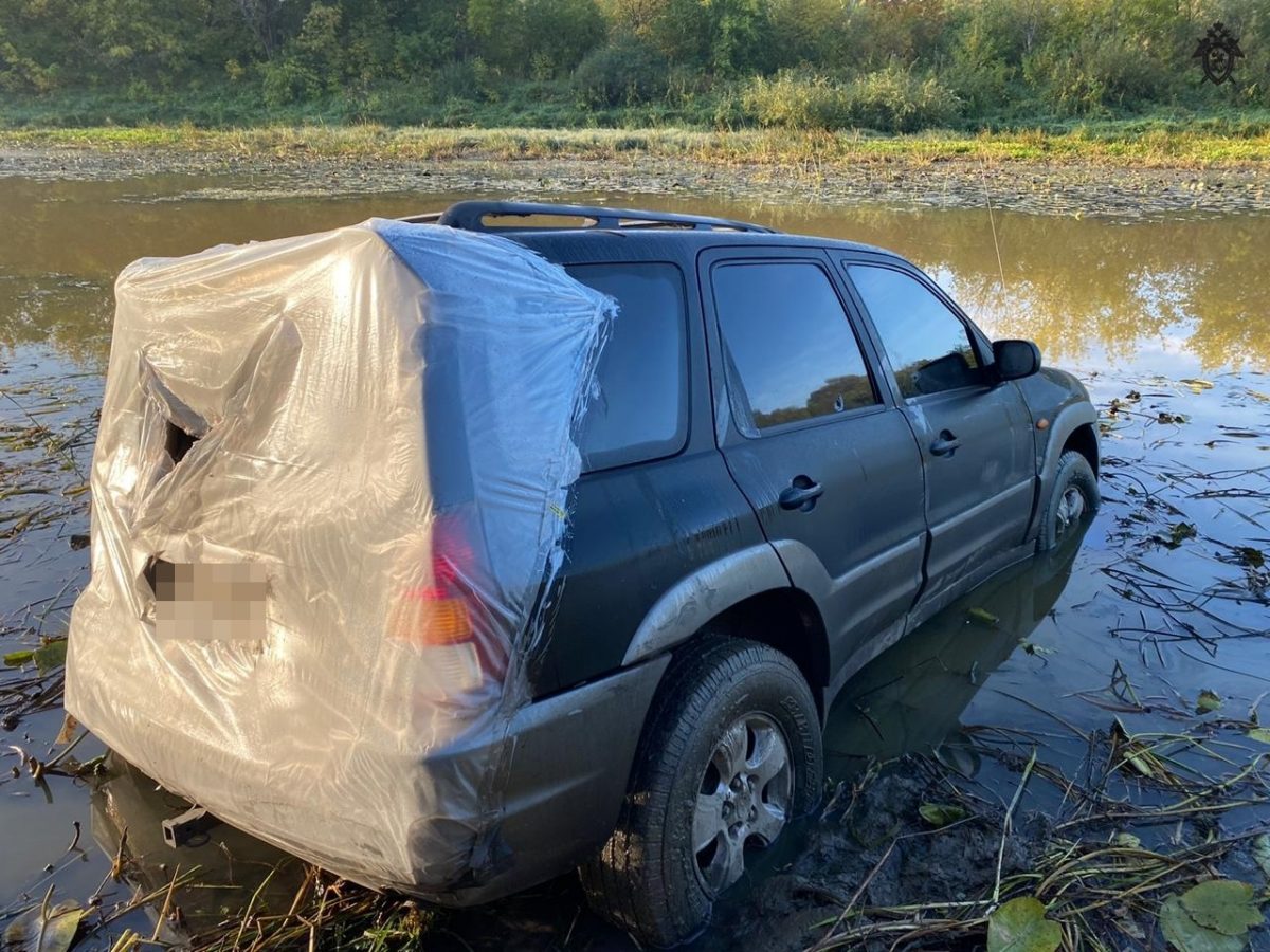 Иномарку с трупом водителя обнаружили в водоеме Стригинского бора: возбуждено уголовное дело об убийстве