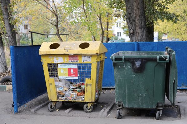 Специалисты Госжилинспекции проверили, как вывозят мусор в Ленинском районе после жалоб жителей