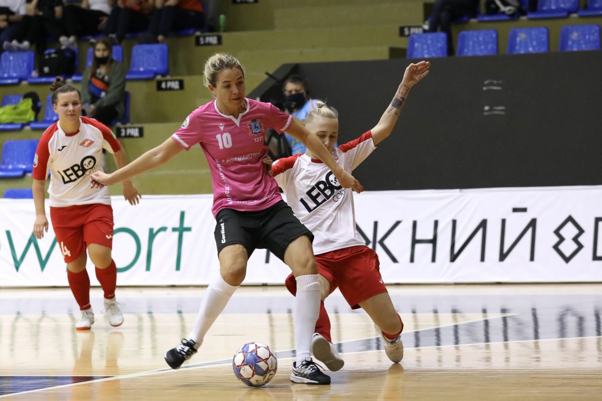 Футболистки «Норманочки» успешно стартовали в чемпионате России