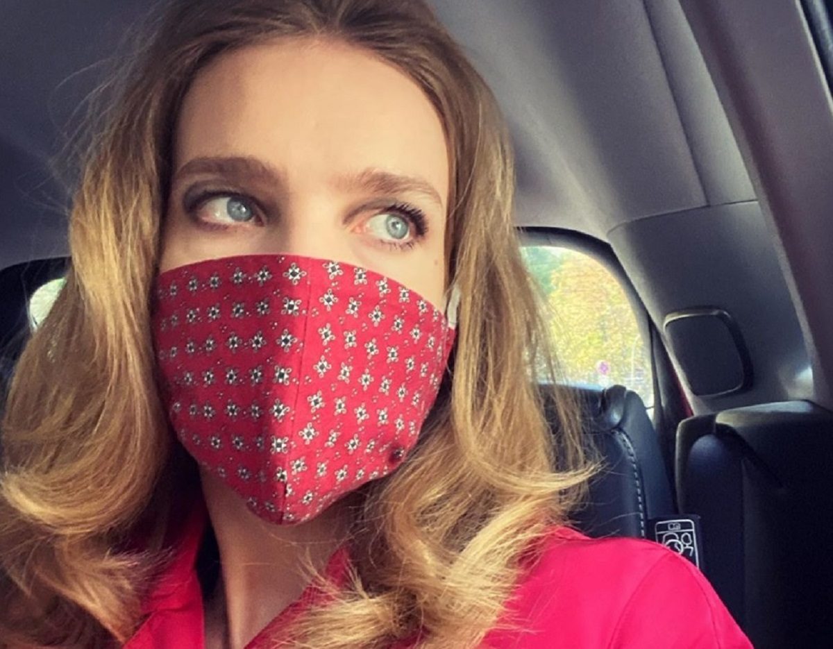 Наталья Водянова сравнила медицинскую маску с ремнем безопасности в автомобиле