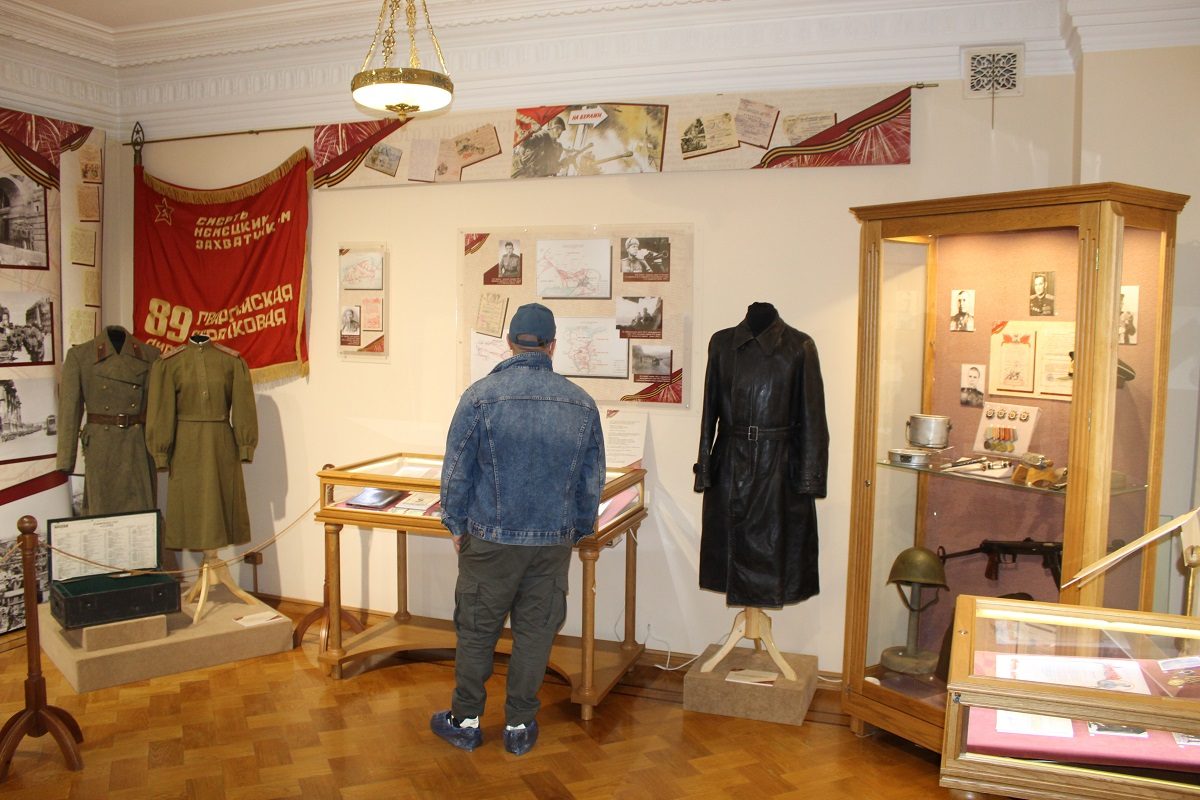 Выставка «Пол-Европы прошагали, полземли» открылась в Усадьбе Рукавишниковых