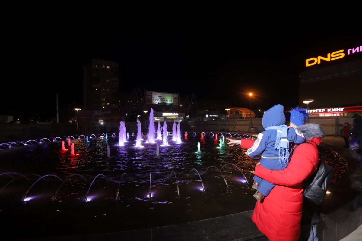 В Дзержинске завершилось строительство фонтана на Торговой площади