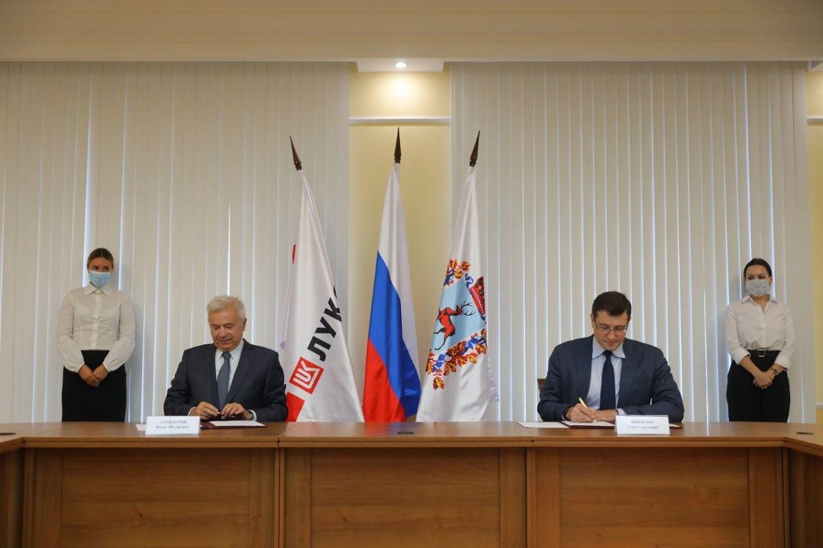 Глеб Никитин и Вагит Алекперов подписали дополнительное соглашение о сотрудничестве