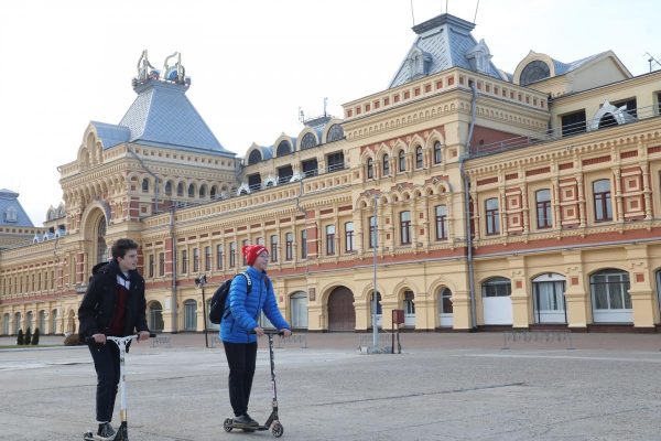 Электросамокаты с поворотниками и шлемами могут появиться на улицах Нижнего Новгорода в 2024 году