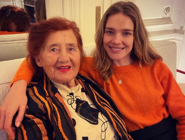 Наталья Водянова опубликовала трогательное фото с бабушкой