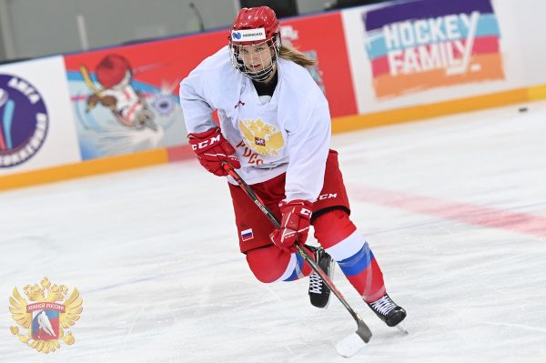 В сборную России отправились 9 хоккеисток нижегородского «СКИФа»