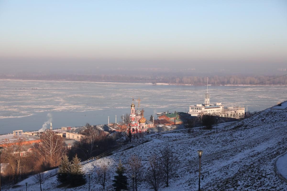 На набережной Федоровского можно насладиться городской панорамой и подышать свежим воздухом
