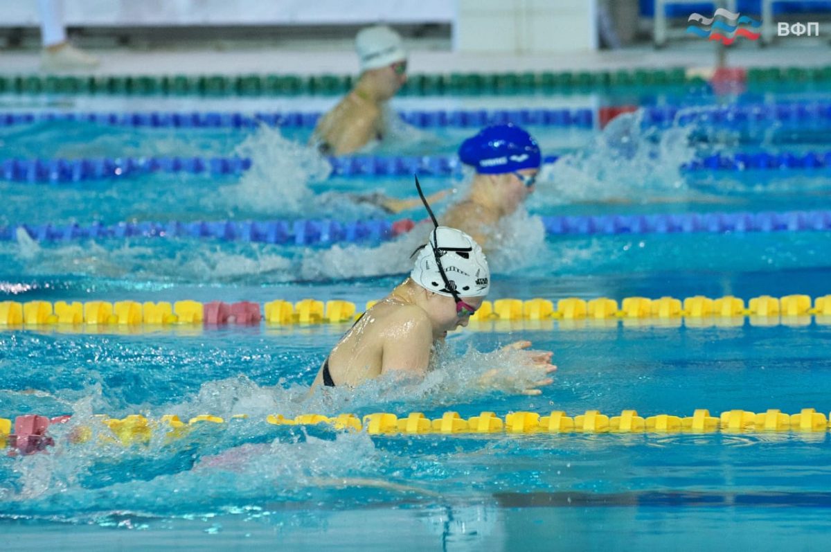 Две золотых и три бронзовых медали завоевали нижегородцы на первенстве России по плаванию среди юниоров