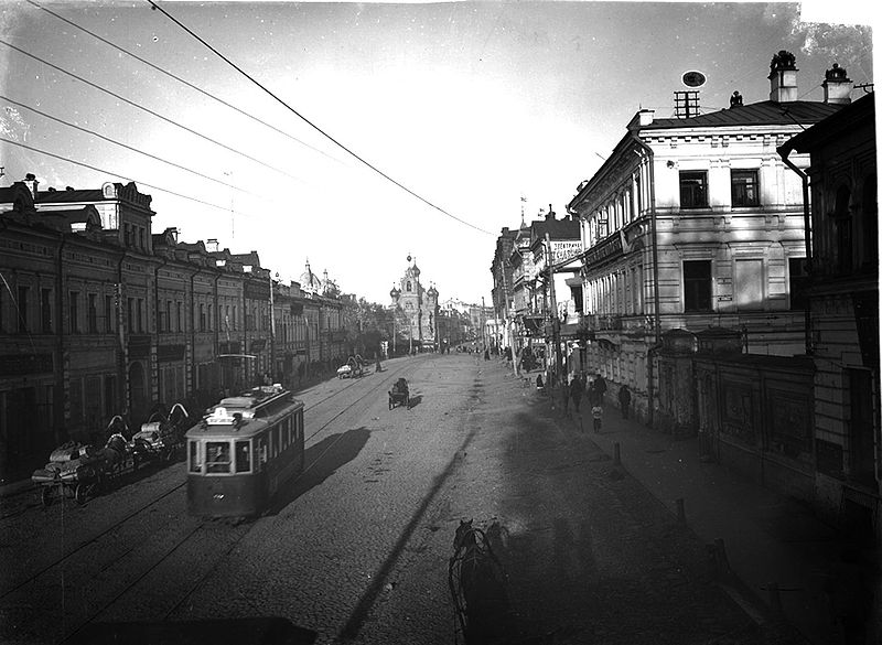 С 1898 года улица Рождественская сильно преобразилась