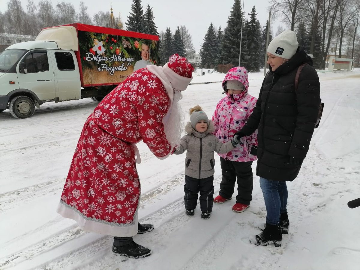 Больше 3,5 тысяч юных жителей Борского района получат подарки на Новый год и Рождество