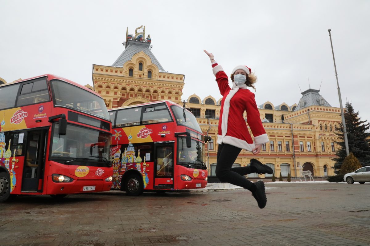 Двухэтажный экскурсионный автобус начал курсировать по улицам Нижнего Новгорода