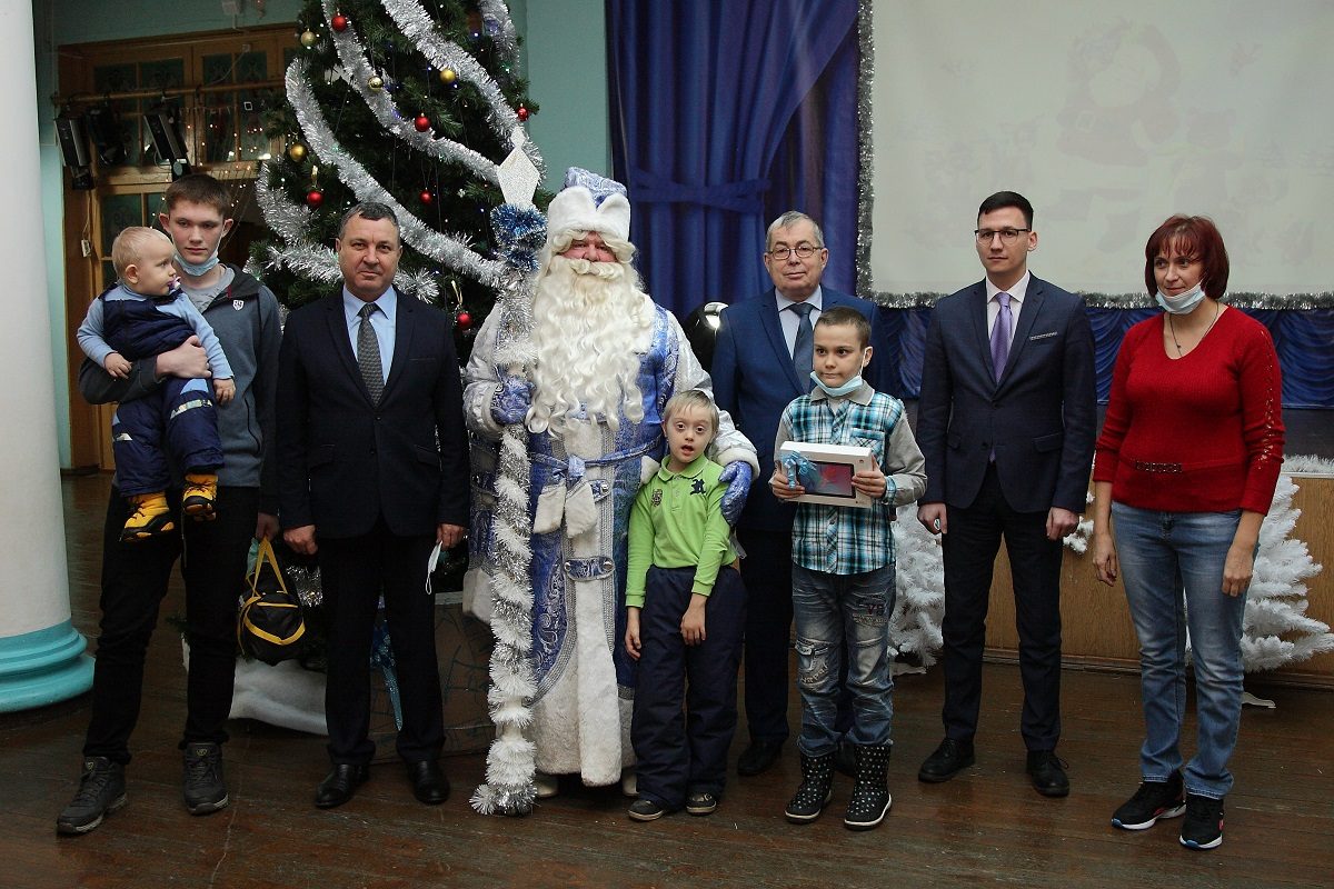 Многодетная семья из Городца получила новогодние подарки в рамках акции «Елка желаний»