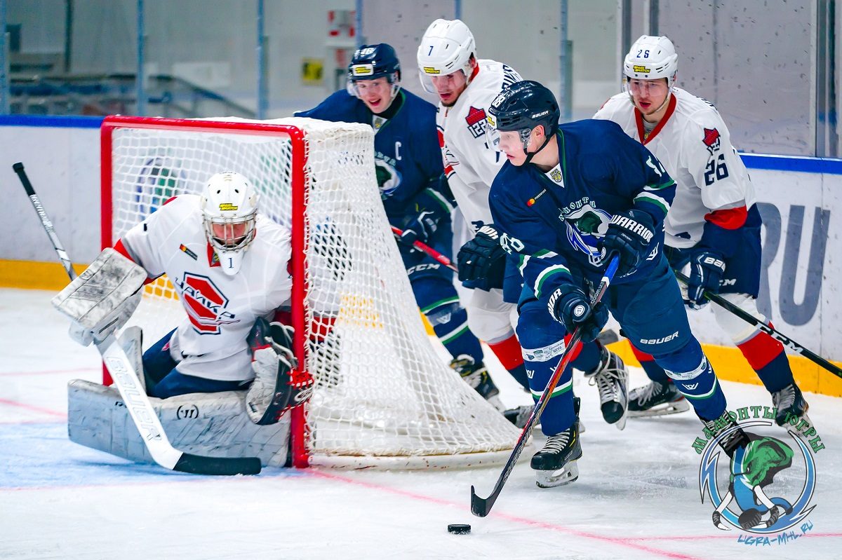 Хоккеисты «Чайки» проиграли в Ханты-Мансийске
