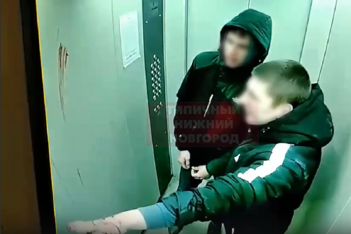 17-летние подростки обмазали кровью лифт одного из жилых домов Автозаводского района