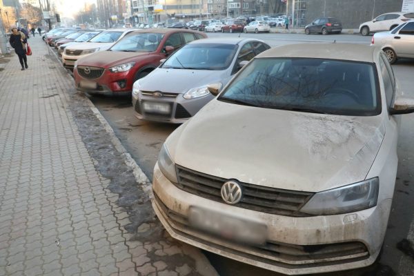 Толстый слой сажи и песка нижегородцы заметили на улицах города: разбираемся, опасно ли это?