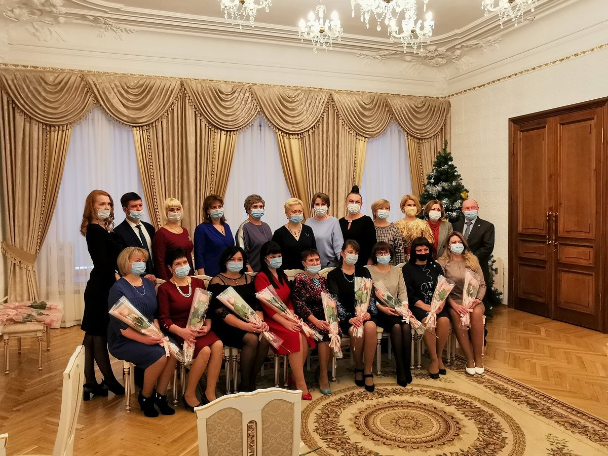 30 работников ЗАГСа Нижегородской области получили награды в свой профессиональный праздник