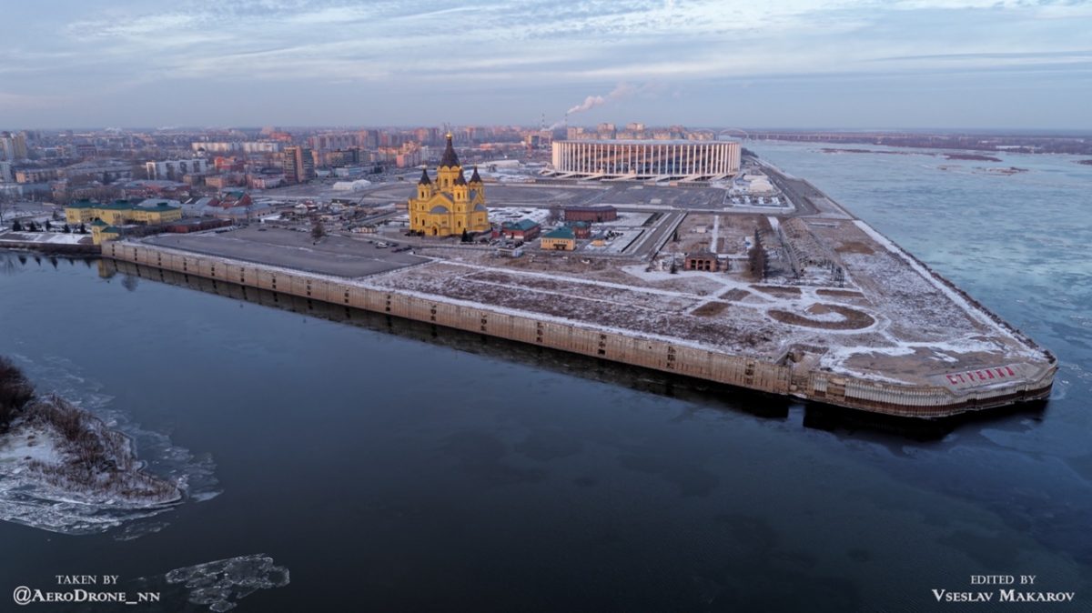 Сегодня уже трудно представить панораму Нижнего Новгорода, открывающуюся с места встречи Волги с Окой, без собора Александра Невского