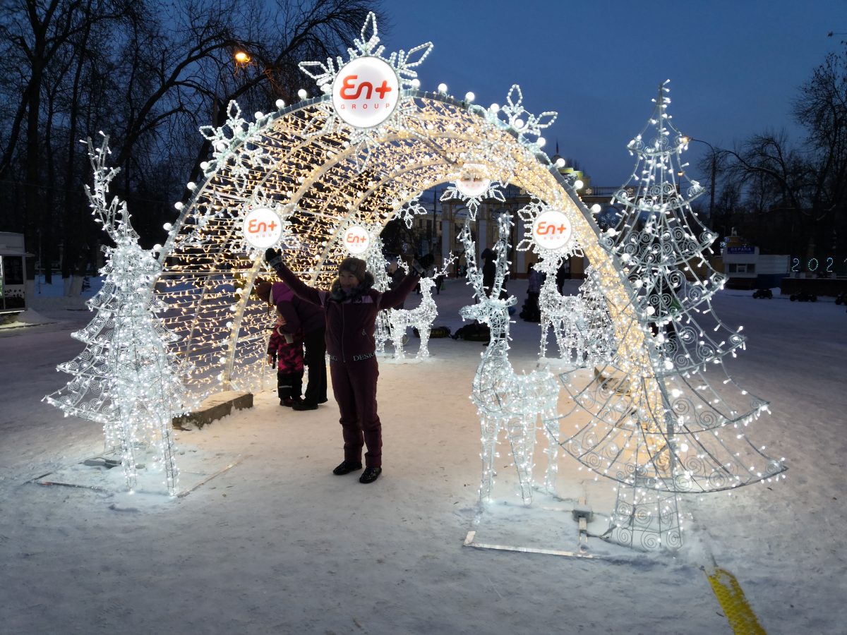 Сказочный световой тоннель появился в Автозаводском парке