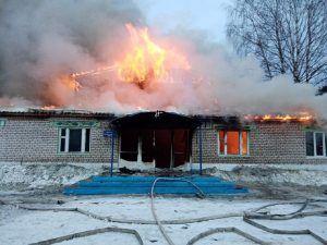 Крупный пожар вспыхнул в культурно-спортивном комплексе «Ветлуга»