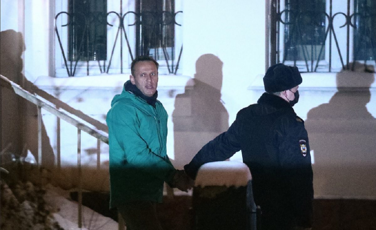 Алексея Навального задержали со скандалом: как арест оппозиционера повлияет на дальнейшую судьбу России