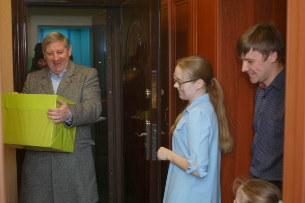 Андрей Чертков в новогодние каникулы побывал в гостях у молодой семьи Филоновых