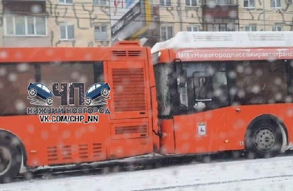 Два автобуса столкнулись в Нижнем Новгороде